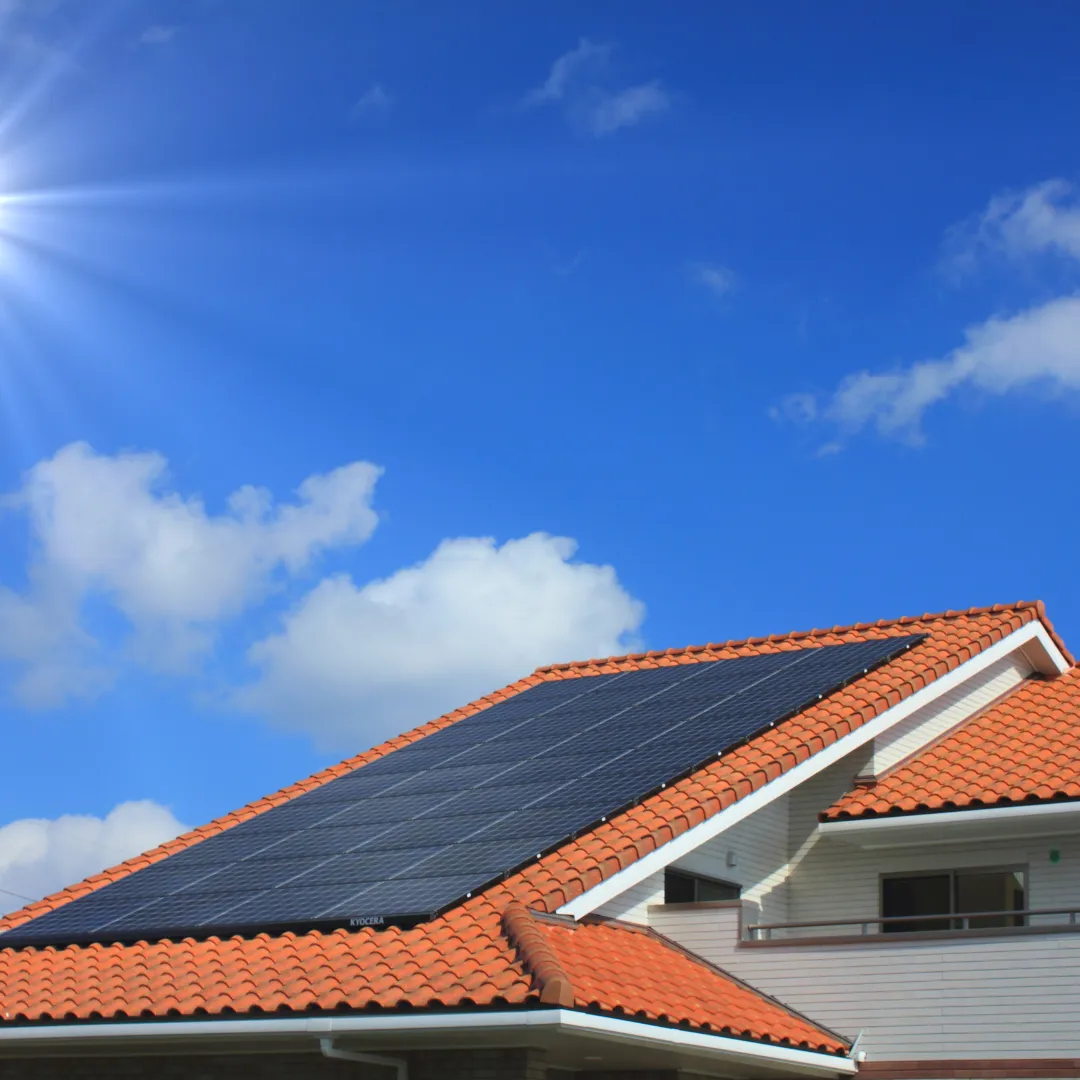 Instalacja fotowoltaiczna na dachu domu zamontowana przez Sol Dominium